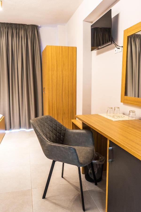 Cynthia Aparthotel Nea Vrasna Bagian luar foto